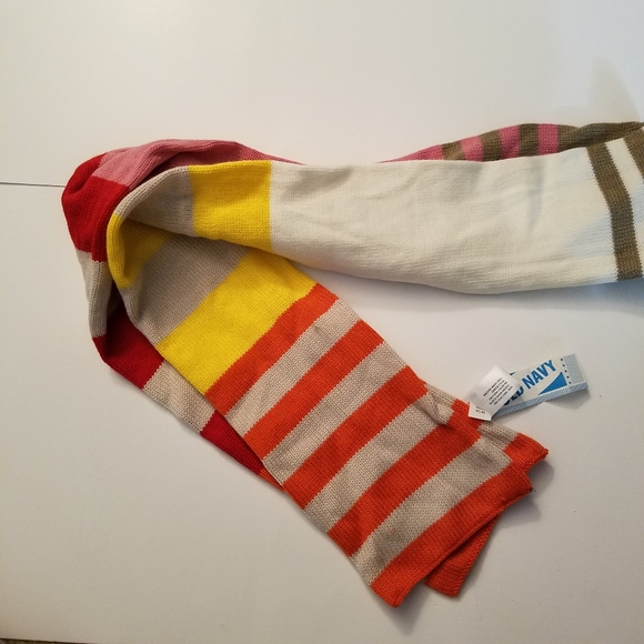 🎄Clearance 🎄Old Navy Scarf - Picture 3 of 3